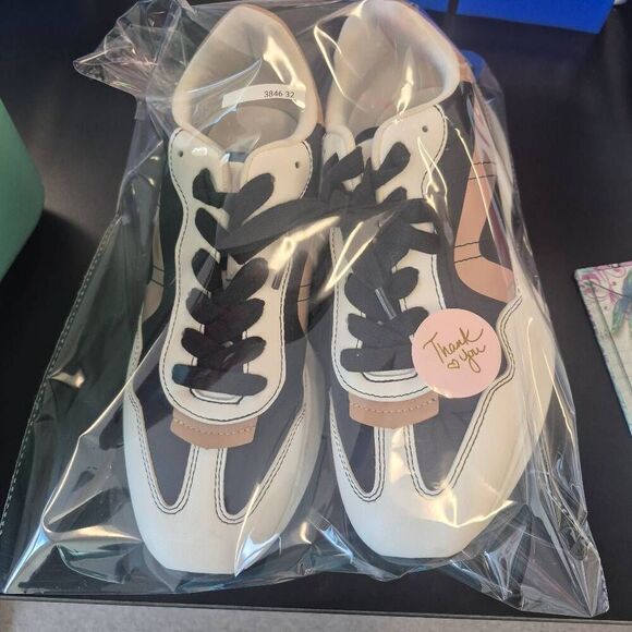 Steve Madden Women's White/Tan/Black Faux Leather Julez Platform Tea Sneakers - Picture 9 of 12